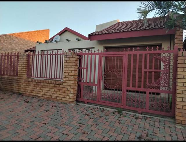 3 BEDROOM PROPERTY TO RENT IN BENDOR